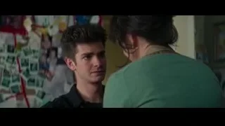 young man and woman talking with photos — The Amazing Spider Man 2