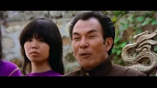 Man and girl in front of stone wall — Bruce Lee: Enter The Dragon