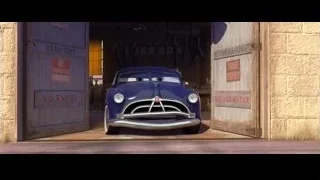 Blue vintage car parked in dilapidated garage doorway — Cars
