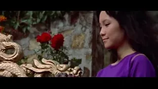 Man and woman with grapes near dragon statue — Bruce Lee: Enter The Dragon