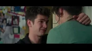 young man and woman talking — The Amazing Spider Man 2