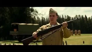 man in military uniform holding rifle in field — Hacksaw Ridge
