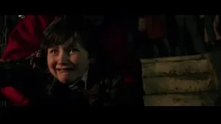Scared boy holding rope in eerie setting — Now You See Me 2