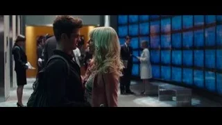 Young man and woman talking in modern hallway — The Amazing Spider Man 2