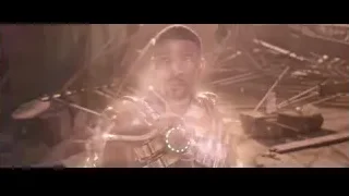 Man in futuristic jacket in destroyed area — Spiderman: No Way Home