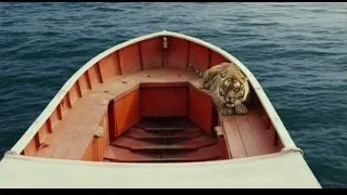 Tiger sitting on boat on ocean — Life of Pi