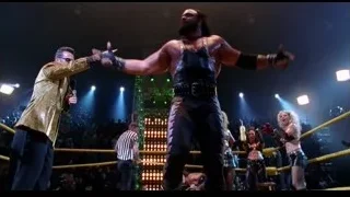 wrestler in gold jacket singing in ring — Spider Man