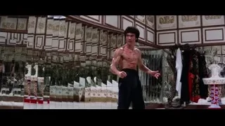 Man in martial arts pose in ornate room — Bruce Lee: Enter The Dragon