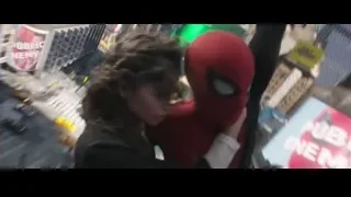 young girl hugging Spiderman mask — Spiderman: No Way Home