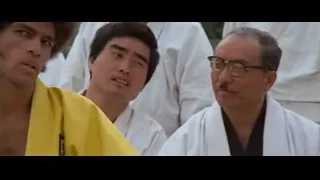Two men in karate uniforms talking — Bruce Lee: Enter The Dragon