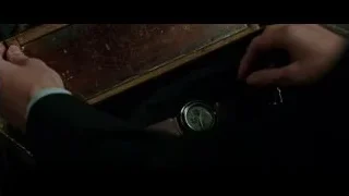 Hands holding a watch — Now You See Me 2