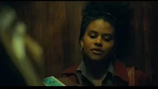 Close-up of young woman with afro — Joker