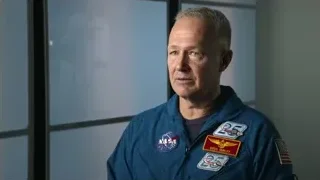 Man in NASA space suit with Earth view — Elon Musk: Return to Space