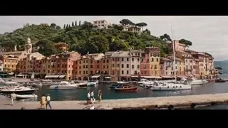 Beautiful coastal town with colorful buildings and boats — The Wolf Of Wall Street