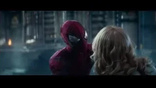 Spiderman and woman in dark alleyway — The Amazing Spider Man 2