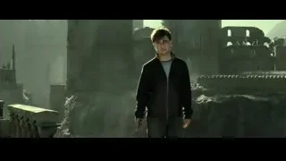 Harry Potter with wand in ruined city — Harry Potter and the Deathly Hallows 2